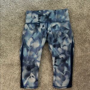 Lululemon Blue Patterned Leggings size 8 3 quarters length